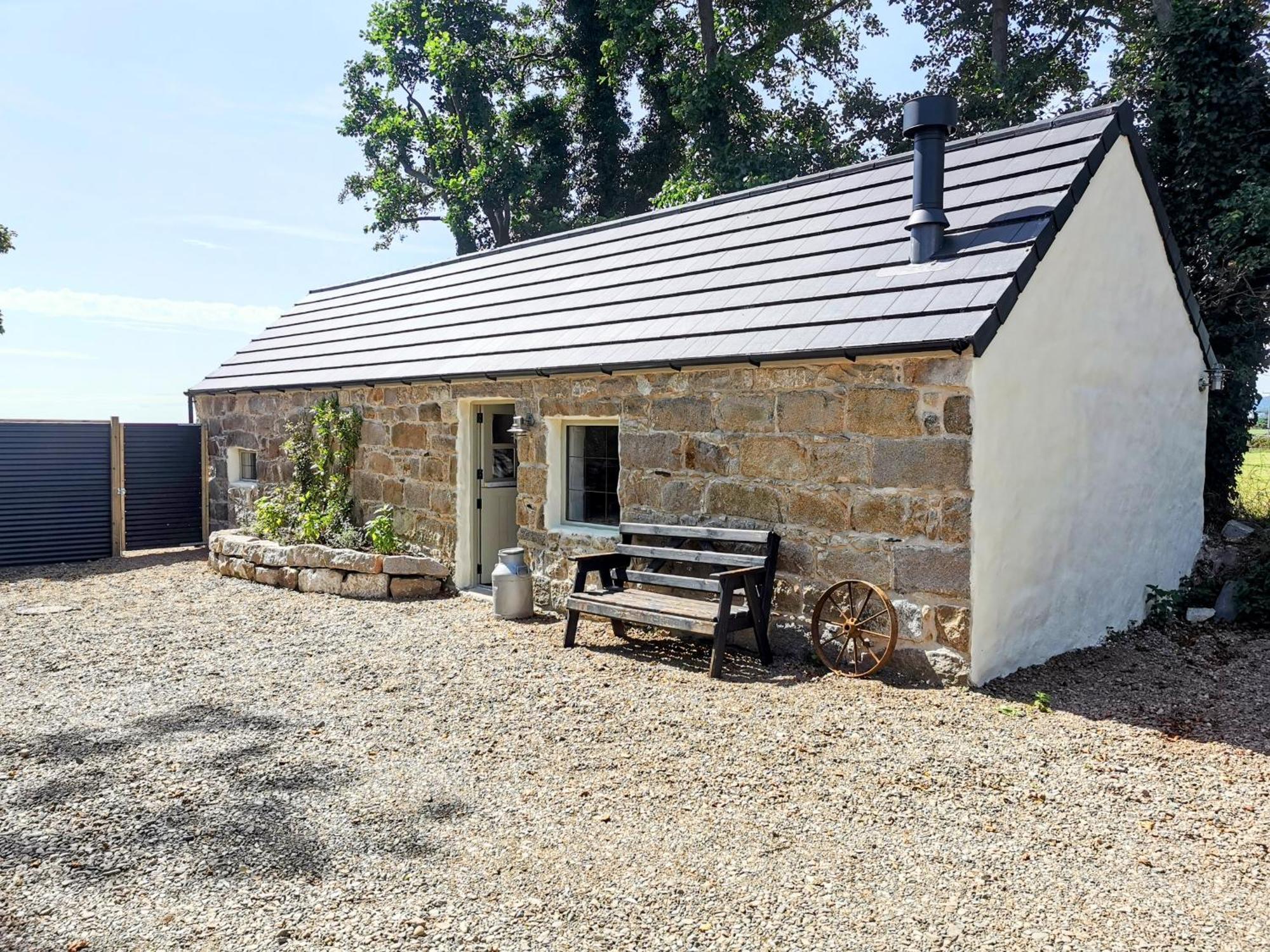 Cosy Couples Retreat At The Coop With Hot Tub Villa Kilkeel Exterior photo